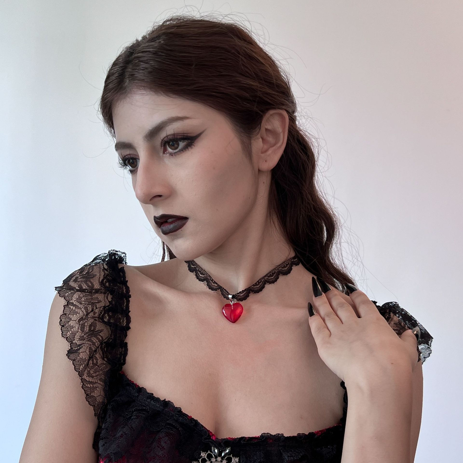 Black lace collarbone chain, red glass heart-shaped pendant necklace