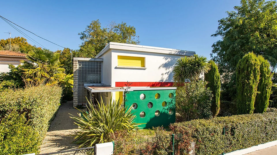 1950s retro revival architecture in Royan 