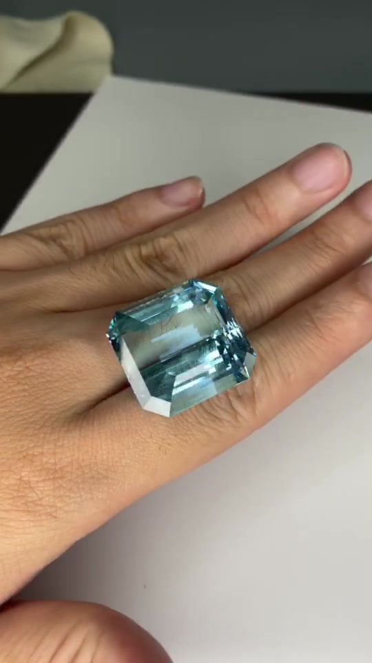 Thumbnail: Aquamarine 64.91Cts.