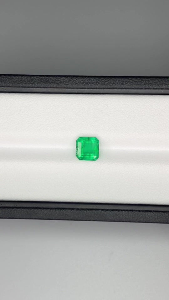 縮圖：Emerald 1.67Cts.