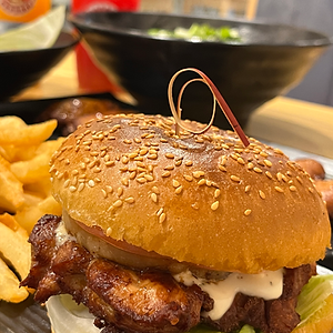 B9 BBQ Chicken burger / 板烧鸡汉堡