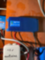 Chargeur dédié-batterie moteur