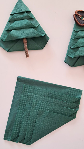 serwetka w kształcie choinki