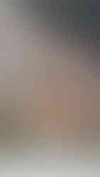 tort urodzinowy z ciasteczkami na blacie z marmuru