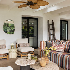OUTDOOR LIVING
