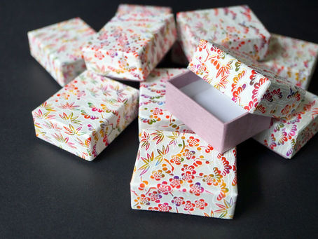 A small, palm-sized box for dolls made by a doll artist using chiyogami and folk art paper.