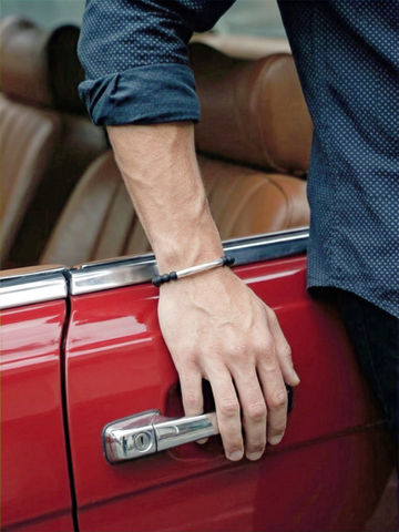 Man wearing a bracelet