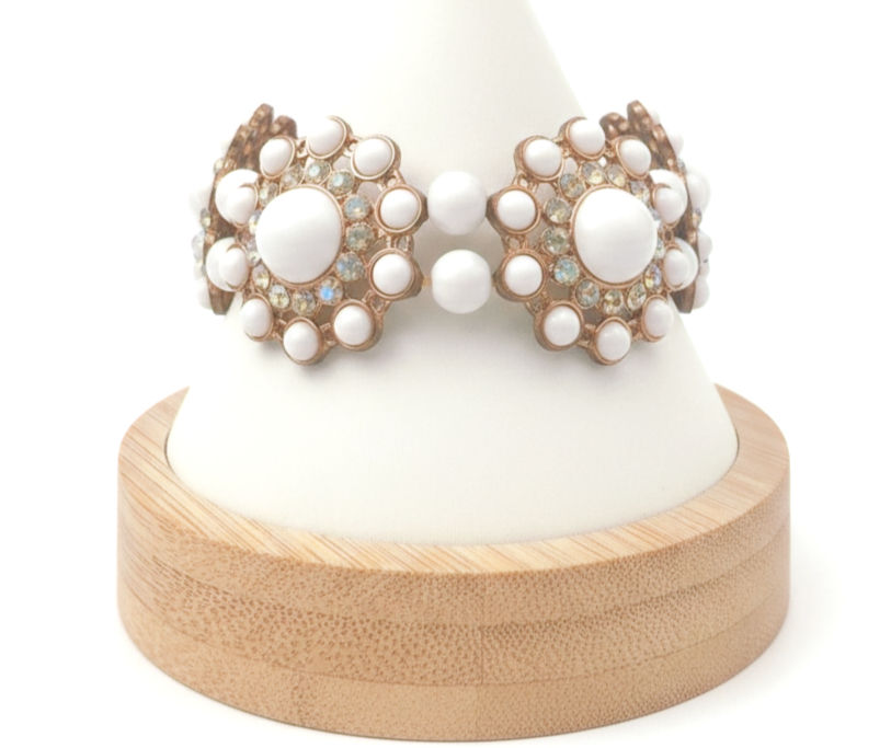 Thumbnail: Éclat Héritage (Heritage Radiance) - Vintage Milk Glass & Crystal Bracelet