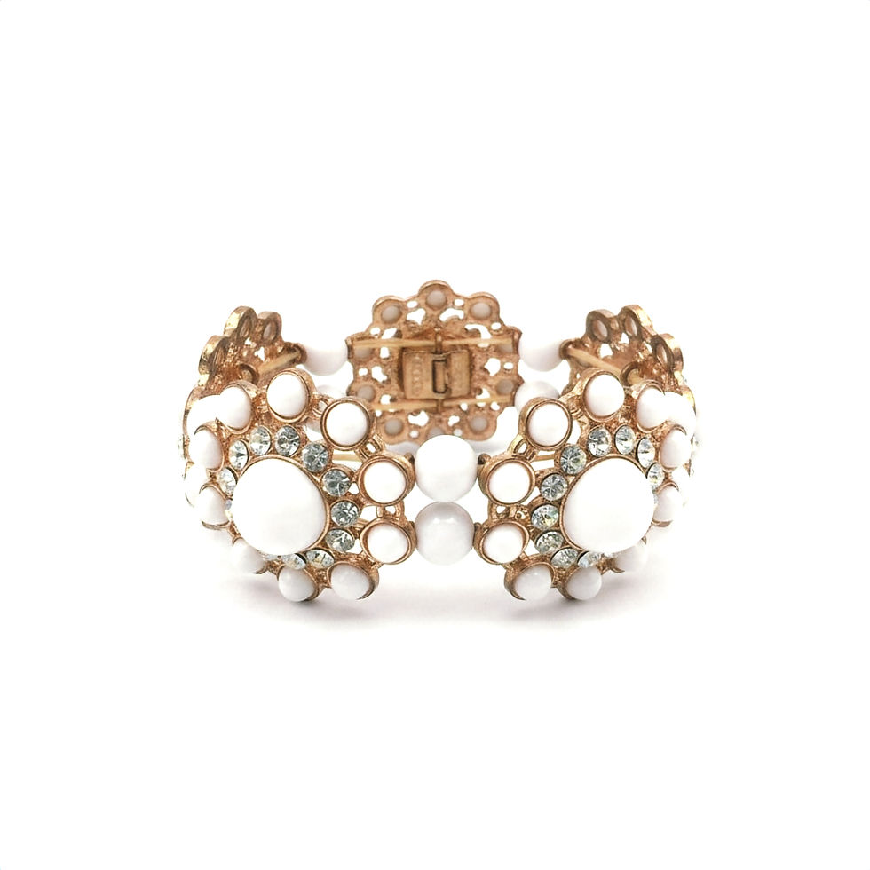 Thumbnail: Éclat Héritage (Heritage Radiance) - Vintage Milk Glass & Crystal Bracelet