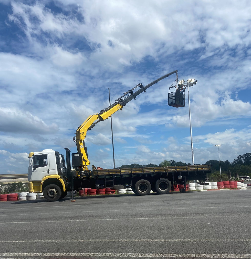 Cesto aéreo para trabalho em altura: solução segura e eficiente em São Paulo