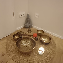 bol en cuivre, tambourins et instruments de vibration