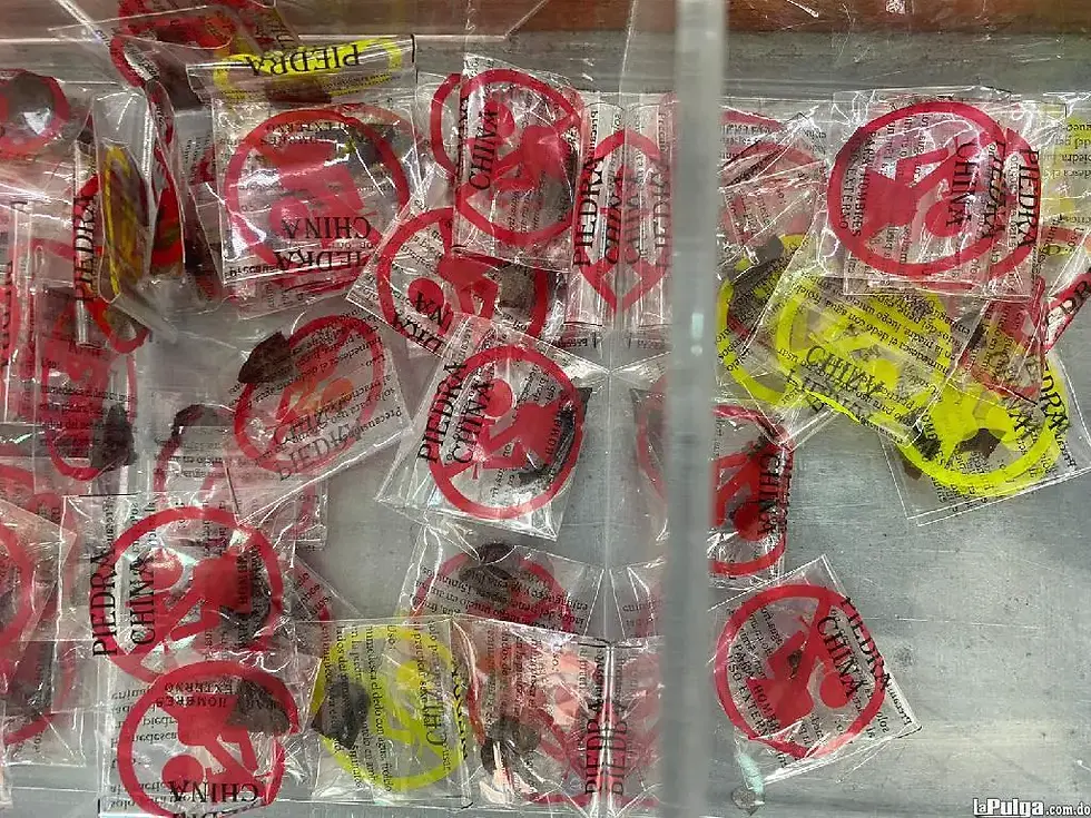 Thumbnail: 100 PCS PIEDRA CHINA JAMAICA STONE LOVES STONE