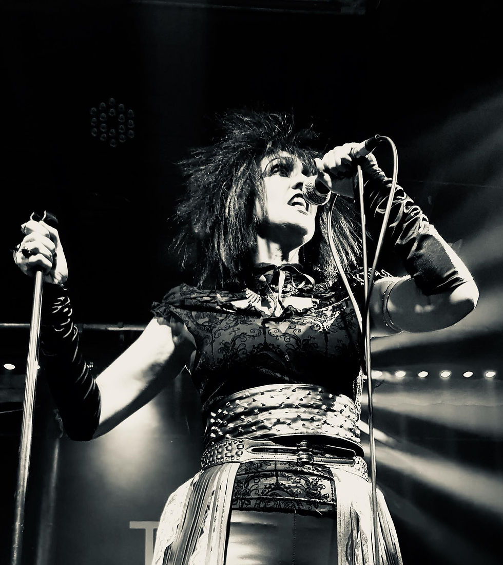 LIZZIE & THE BANSHEES