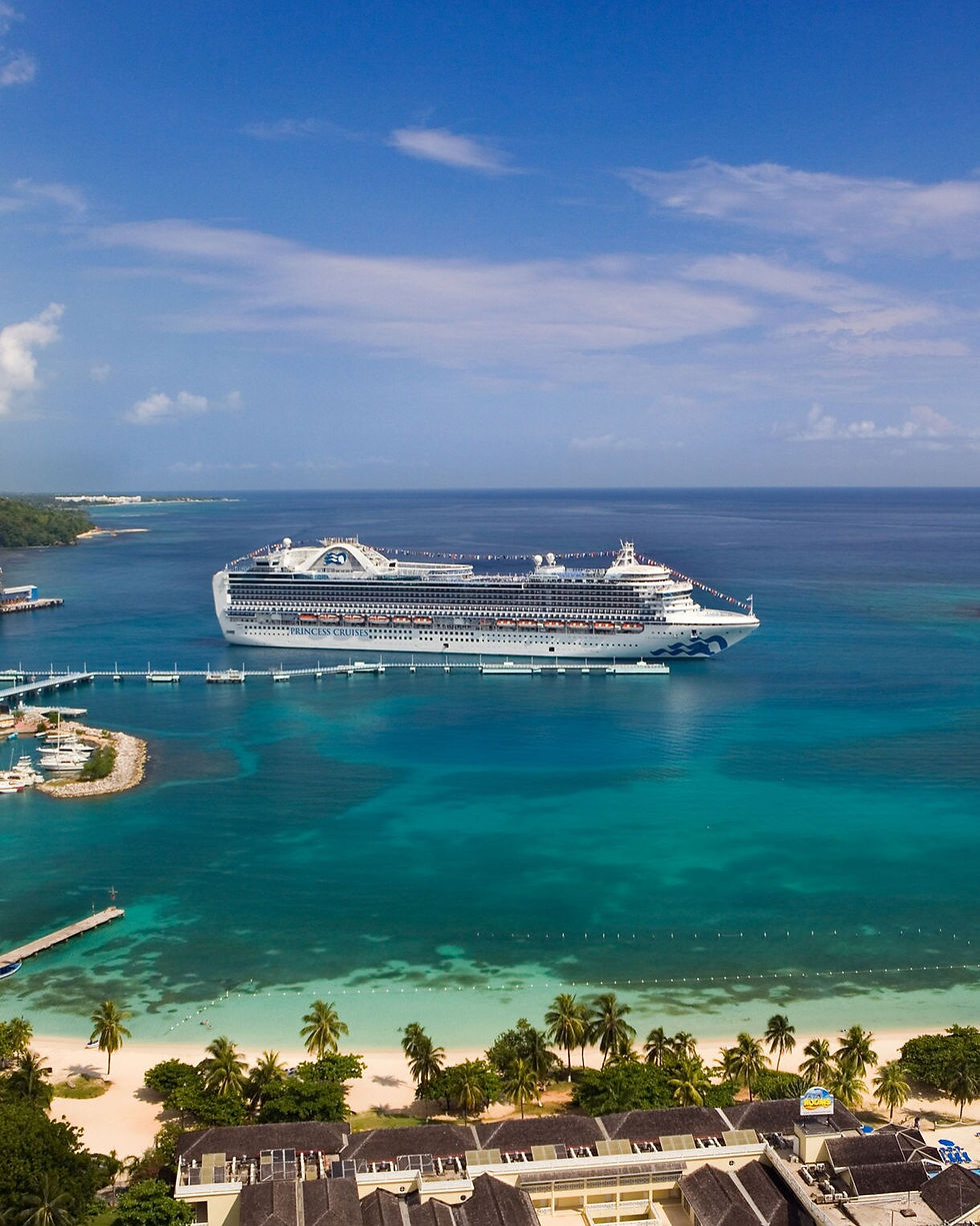crown-princess-in-ocho-rios-jamaica-beach_4x5-Portrait.jpg