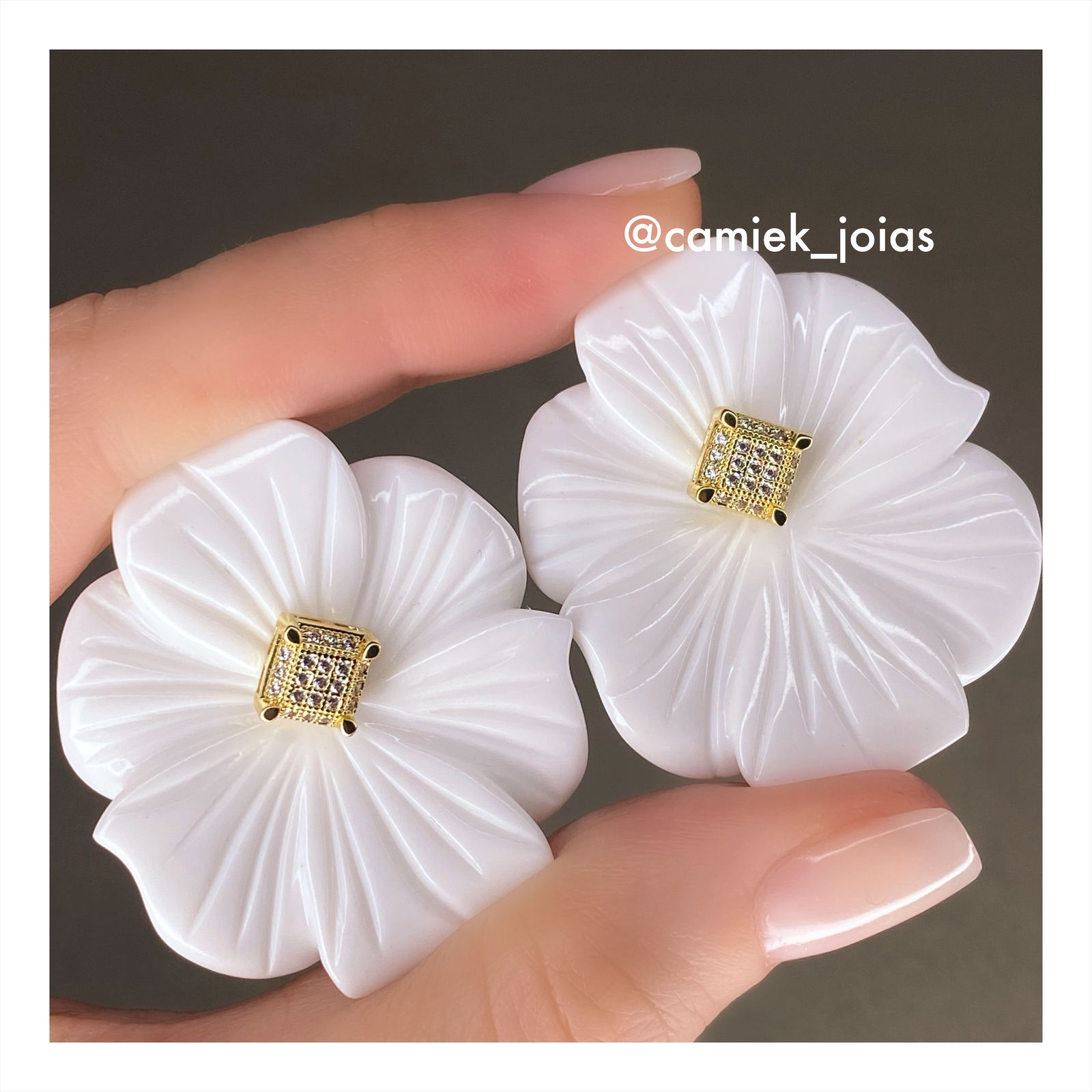 Brincos Flor Branca Baquelite