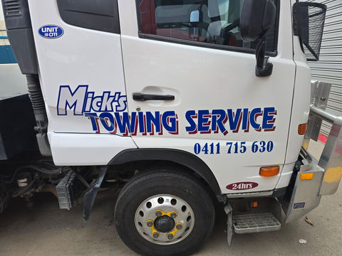 Vehicle Signage for Mick's Towing Service