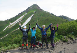 やったぜ！ー利尻山登頂   　1403　松山 順治