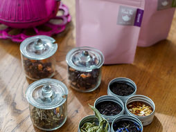 Hone' The'オネテの紅茶ブランド商品を
『パリのマルシェ』さんで販売することになりました。