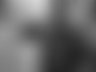 Mick Jagger posant devant sa Renault 18 diesel