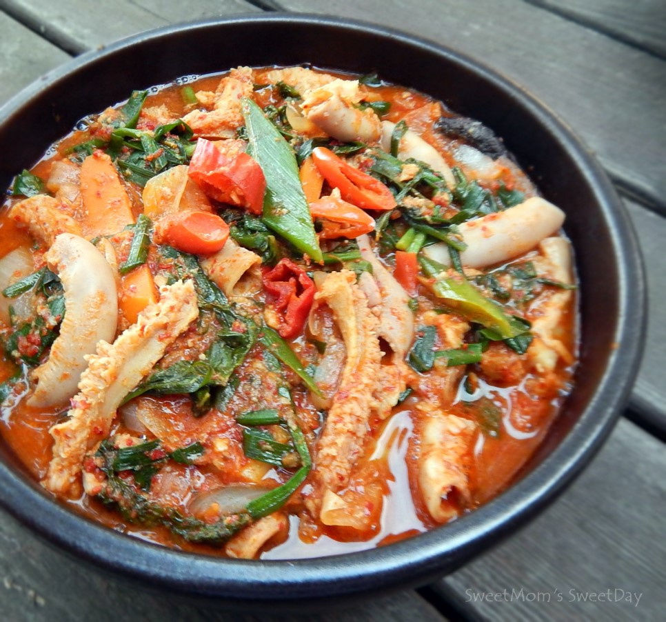 곱창 두부전골 (Gopchang Jeongol)