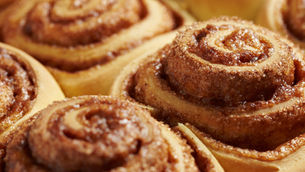 A popular Dundee bakery is opening up full-time from next month
