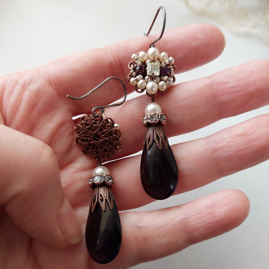 Thumbnail: LONG PURPLE and PEARL RHINESTONE EARRINGS size comparison
