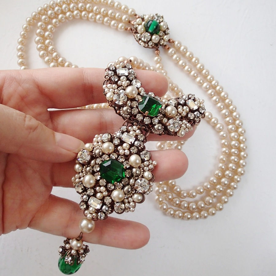 Lucky Emerald Necklace green historically inspired jewelry