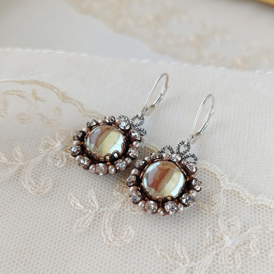 Thumbnail: Green Saphirine Earrings with Bead Bow Rhinestones and Pearls