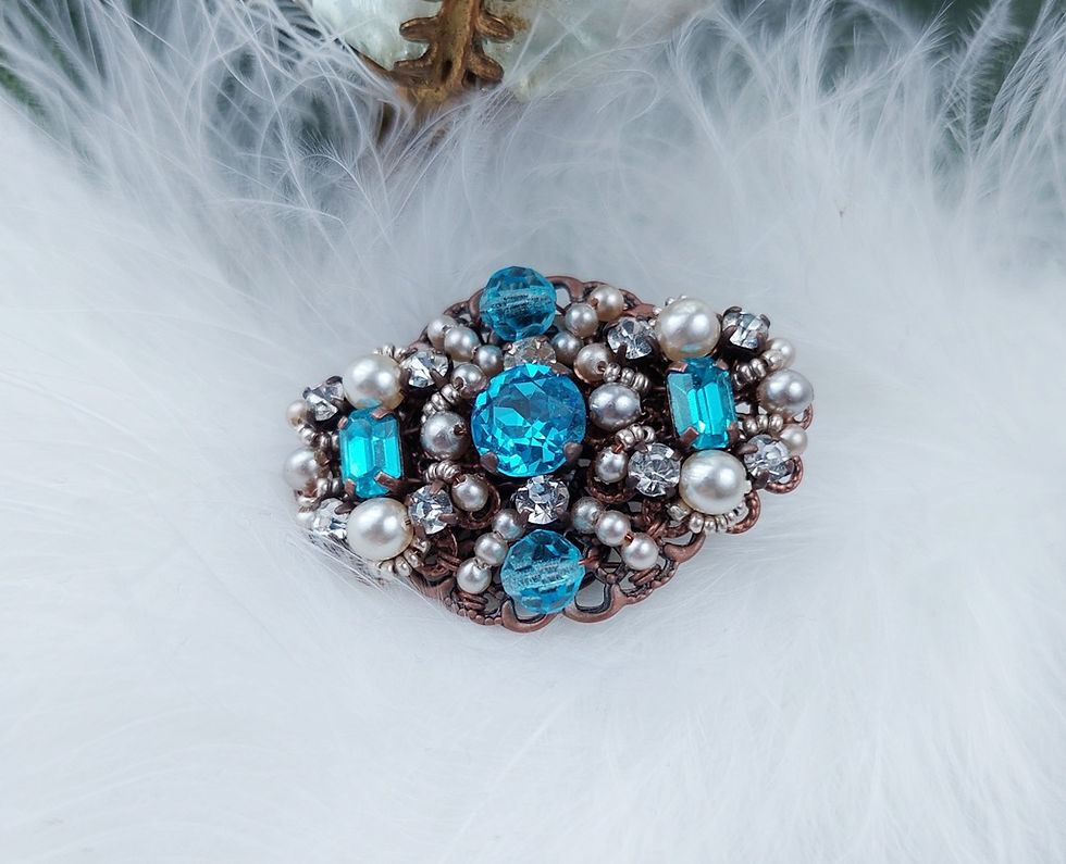 AQUA BLUE RHINESTONE BROOCH in Vintage Style small