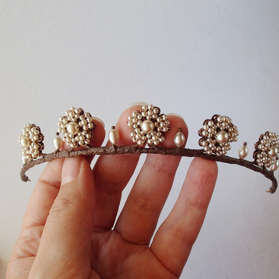 Bridal pearl tiara for vintage style wedding.