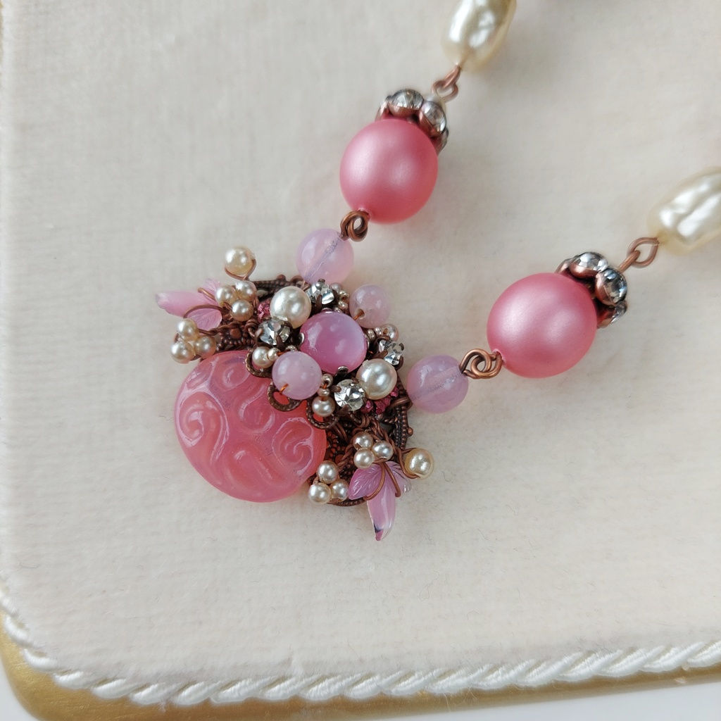 SWEET PINK NECKLACE with GLASS LEAVES and PEARLS