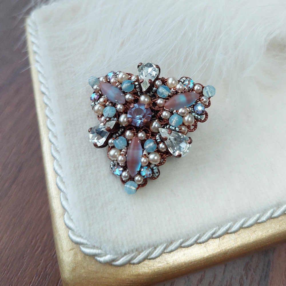 SAPHIRET BROOCH with Sapphirene or Sapphirine