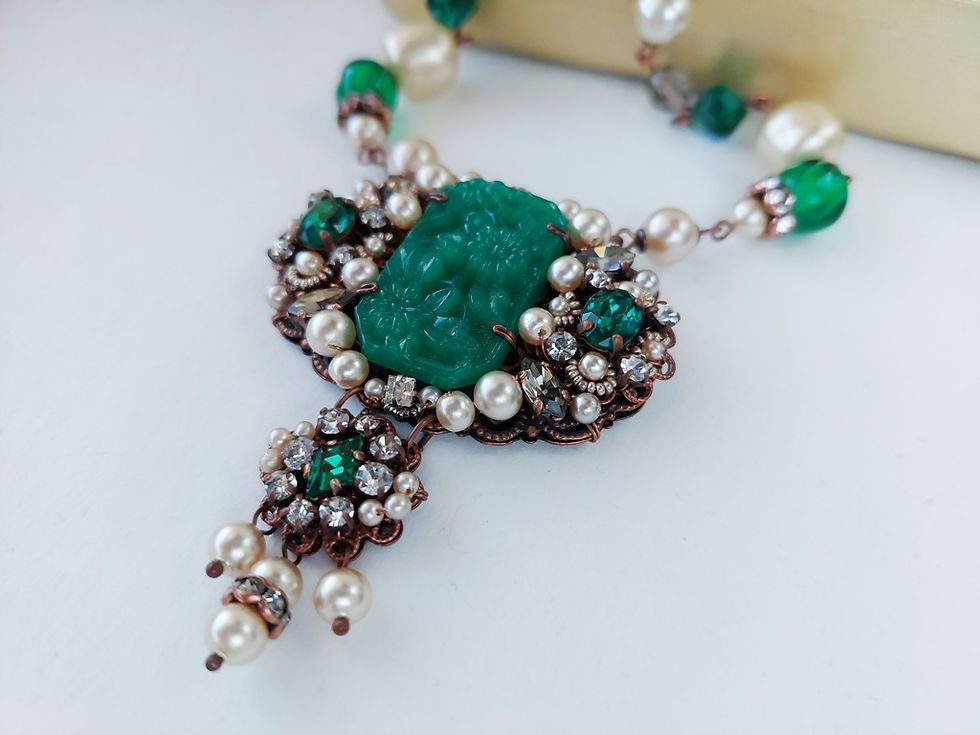 Thumbnail: GREEN and PEARL RHINESTONE NECKLACE vintage style jewelry detail