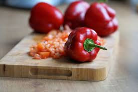 FILETS DE COLIN A LA COMPOTEE DE TOMATES ET DE POIVRON