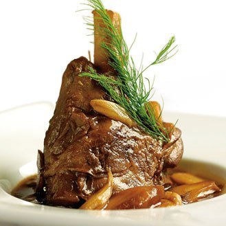 SOURIS D’AGNEAU EN COCOTTE A L’AIL