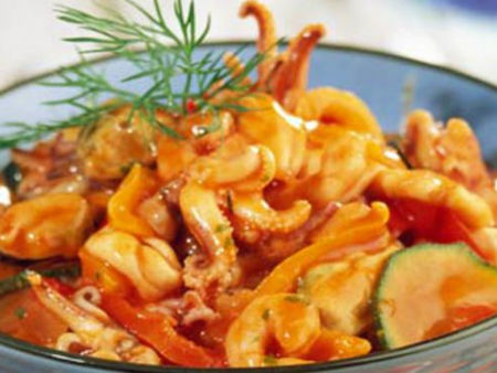 CALAMARS AUX TOMATES, A L’ANIS VERT ET AU SAFRAN