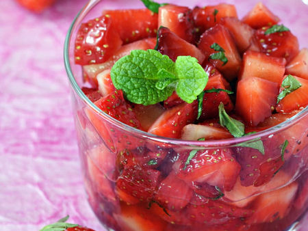 FRAISES A L’ORANGE ET AUX ÉPICES