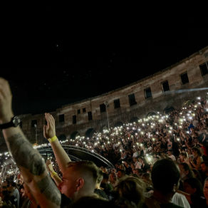 ARCTIC MONKEYS | ARENA PULA | REVIEW