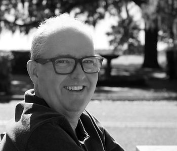 Robert Smith - vintage sign expert with 30 years authentication experience - offering complimentary portfolio assessment consultation