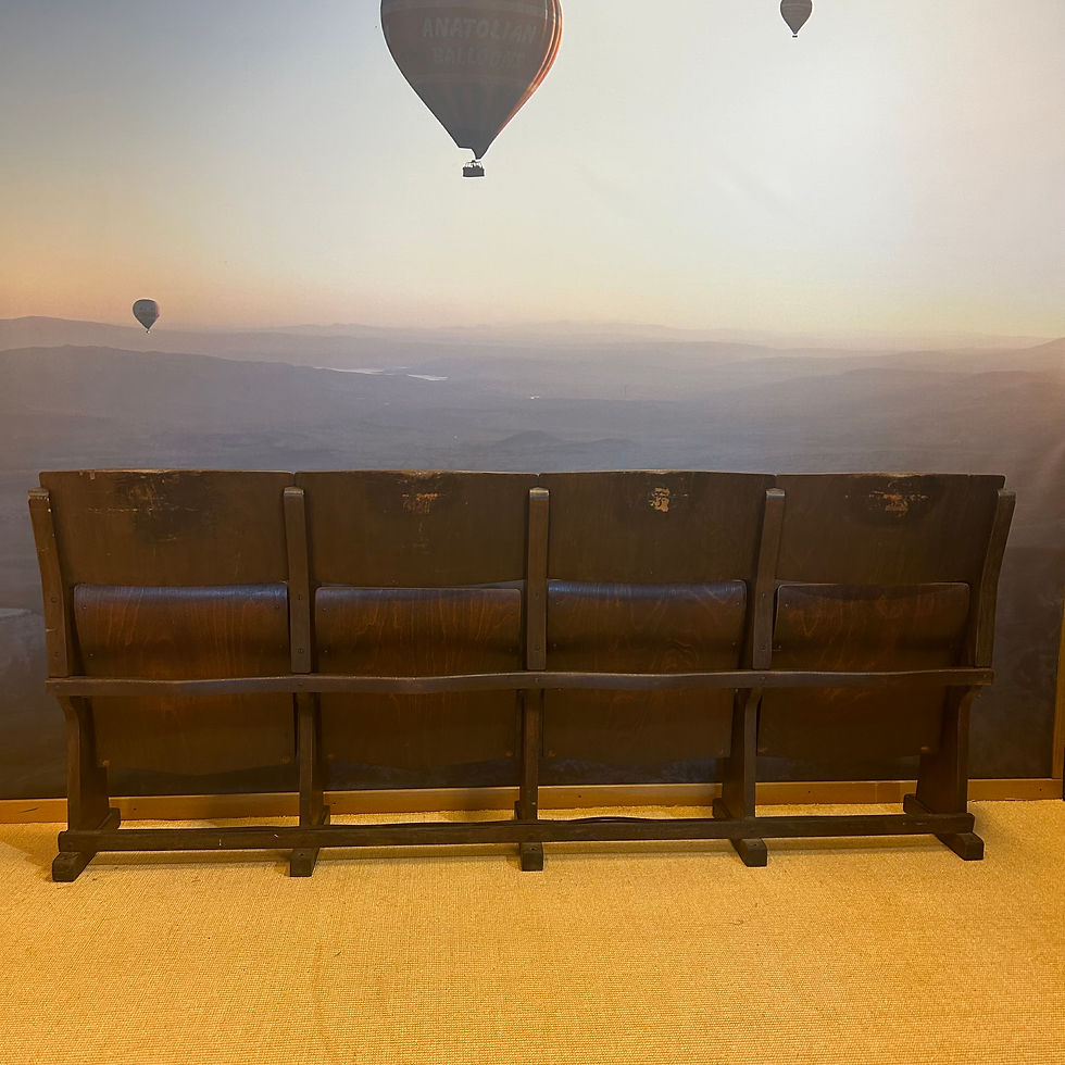 Miniature : Ancienne banquette de théâtre