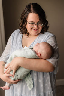 mom with newborn in home studio space during Knoxville TN lifestyle newborn portrait session photo by Knoxville maternity, newborn, and family photographer Wood Shutter Photography