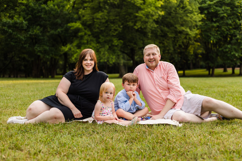 summer photo of family at adair park in fountain city knoxville TN / photo by knoxville maternity and newborn photographer wood shutter photography / see more at woodshutterphotography.com