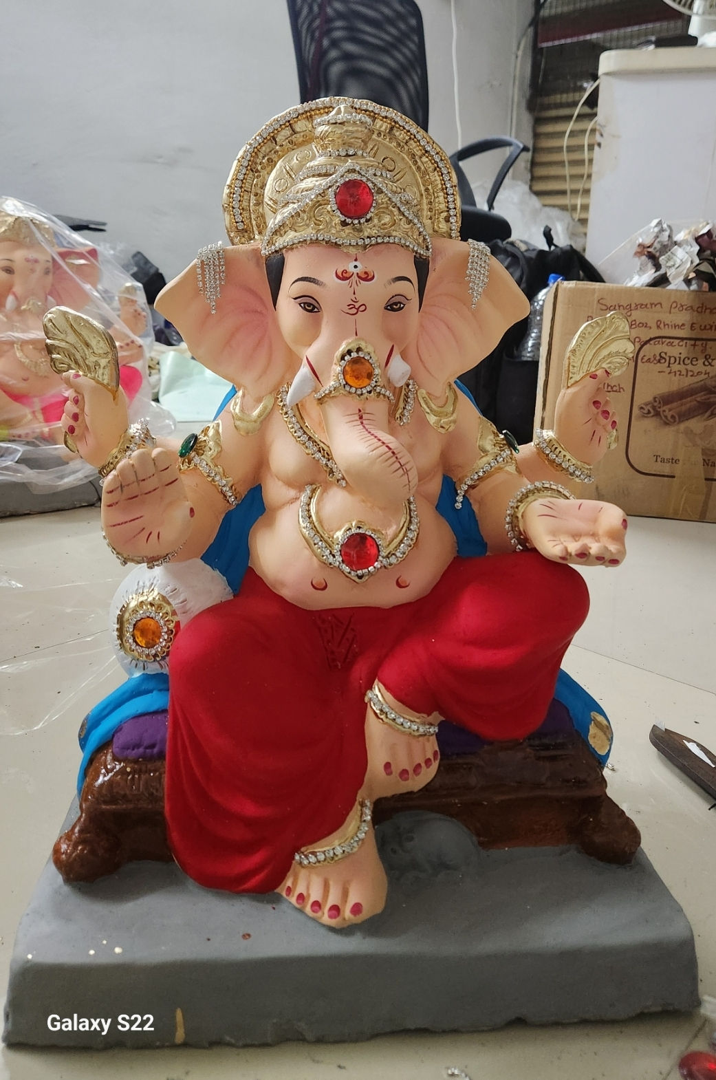 Earthganesha Eco-Friendly Moreshwar  Ganesha Idol with Daimond work - 18 Inch