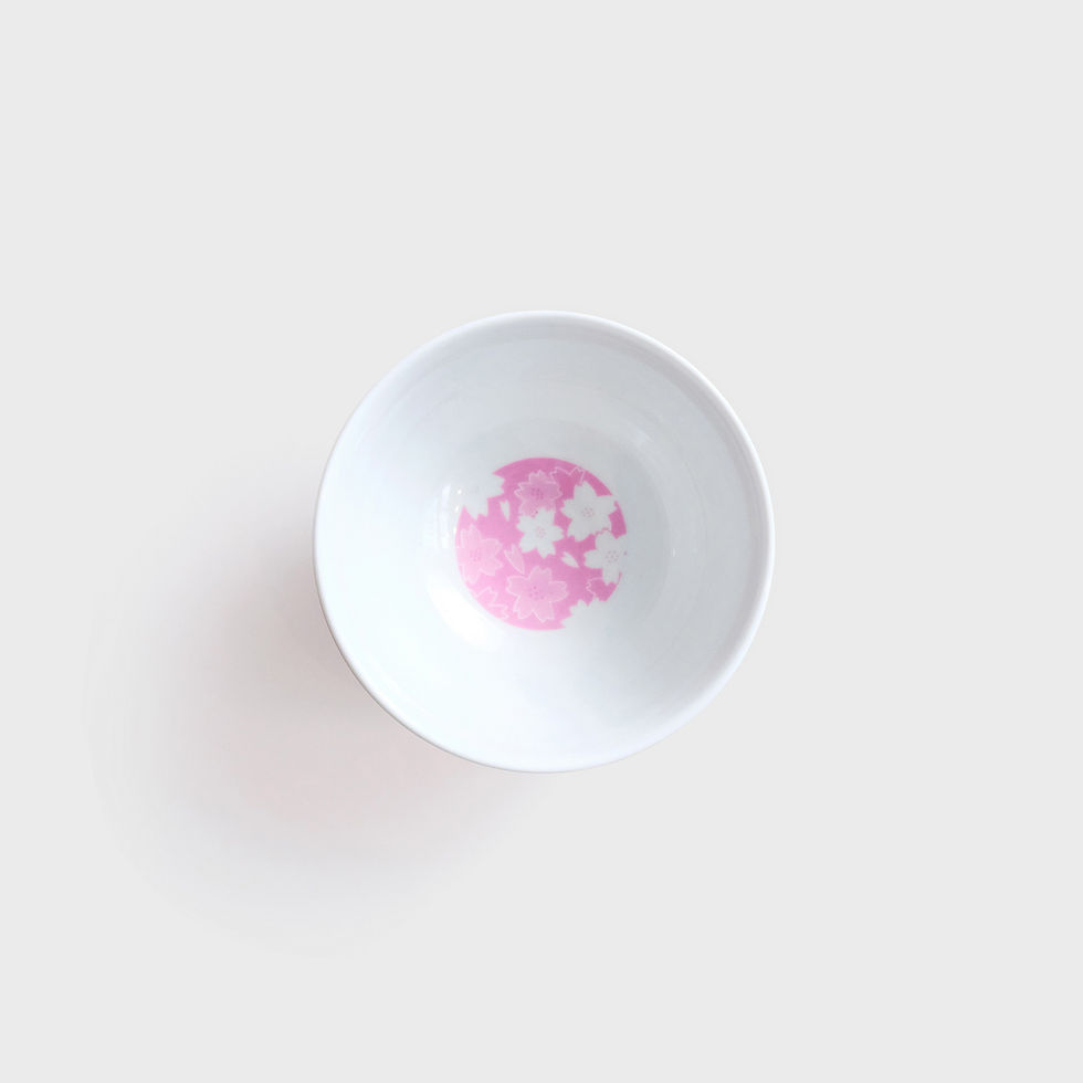 Thumbnail: pohled seshora na porcelánovou misku