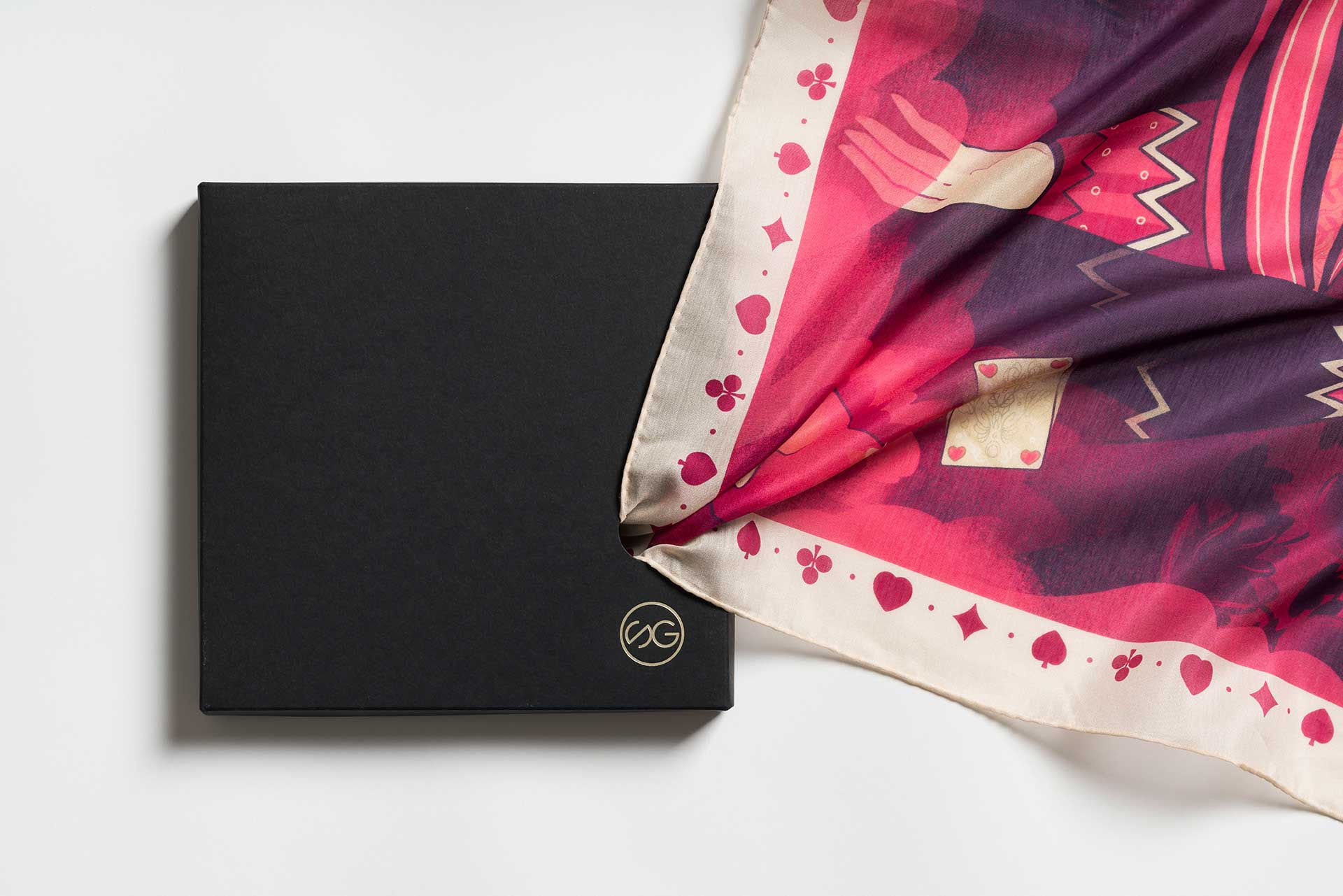 Šátek Alenka v říši divů 130x130 bavlna hedvábí