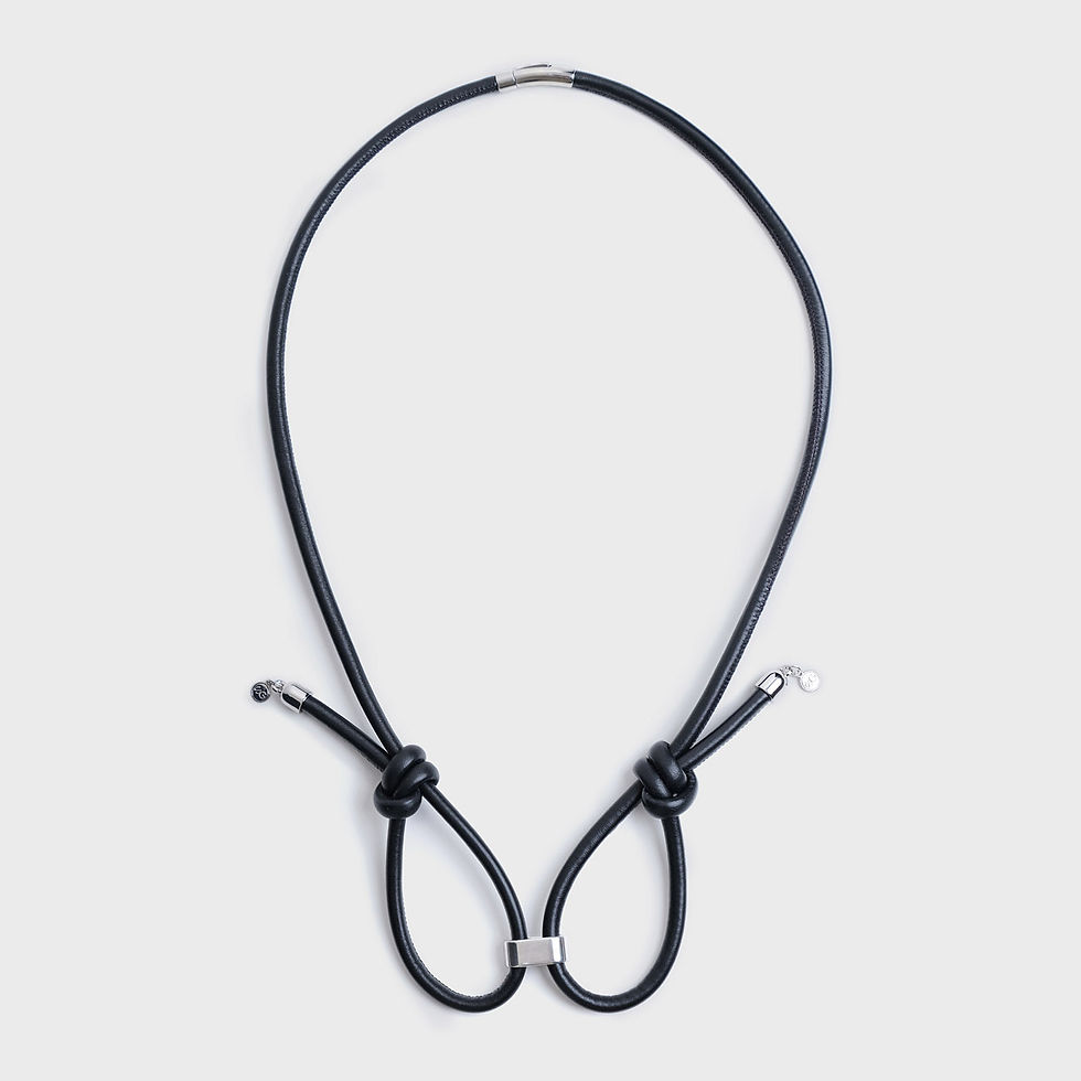 Miniatura: variabilní kožený černý pásek se smyčkami