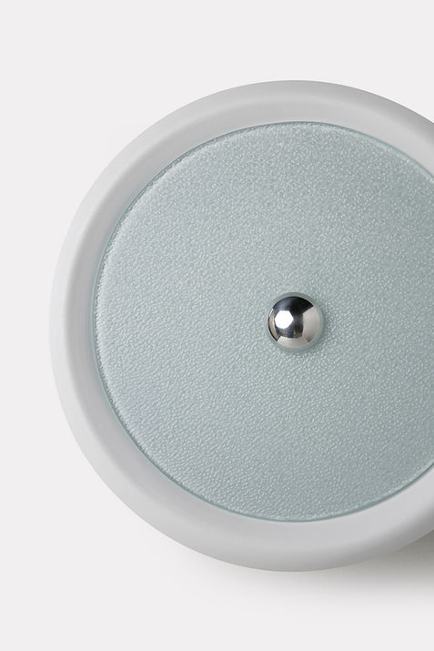 Detalhe arandela Farol, cor branco, iluminação de parede, 80e8 design autoral São Paulo