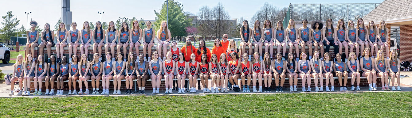Girls Track Team_DSC07861.jpg