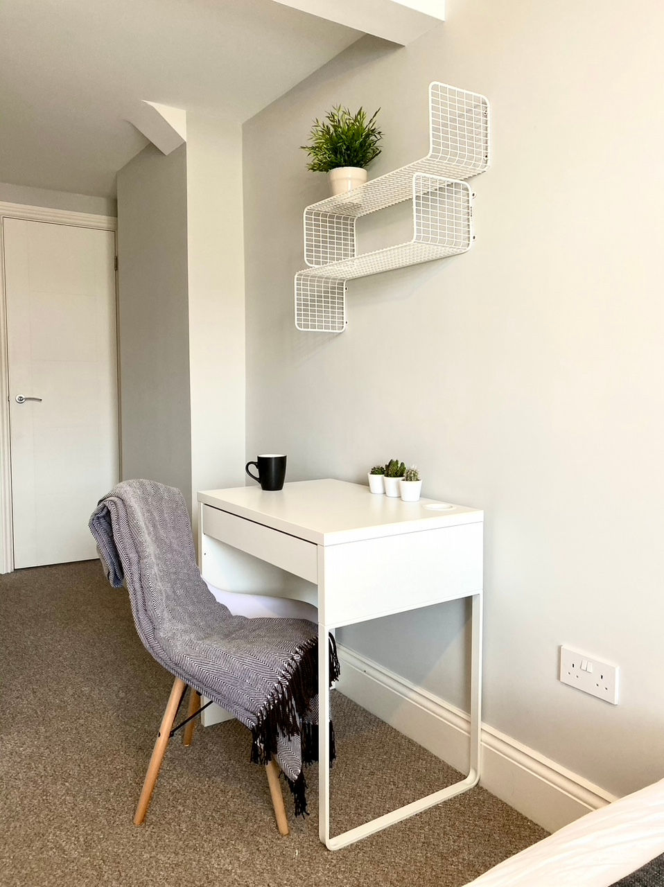 Desk & chair- Similar size and lay out