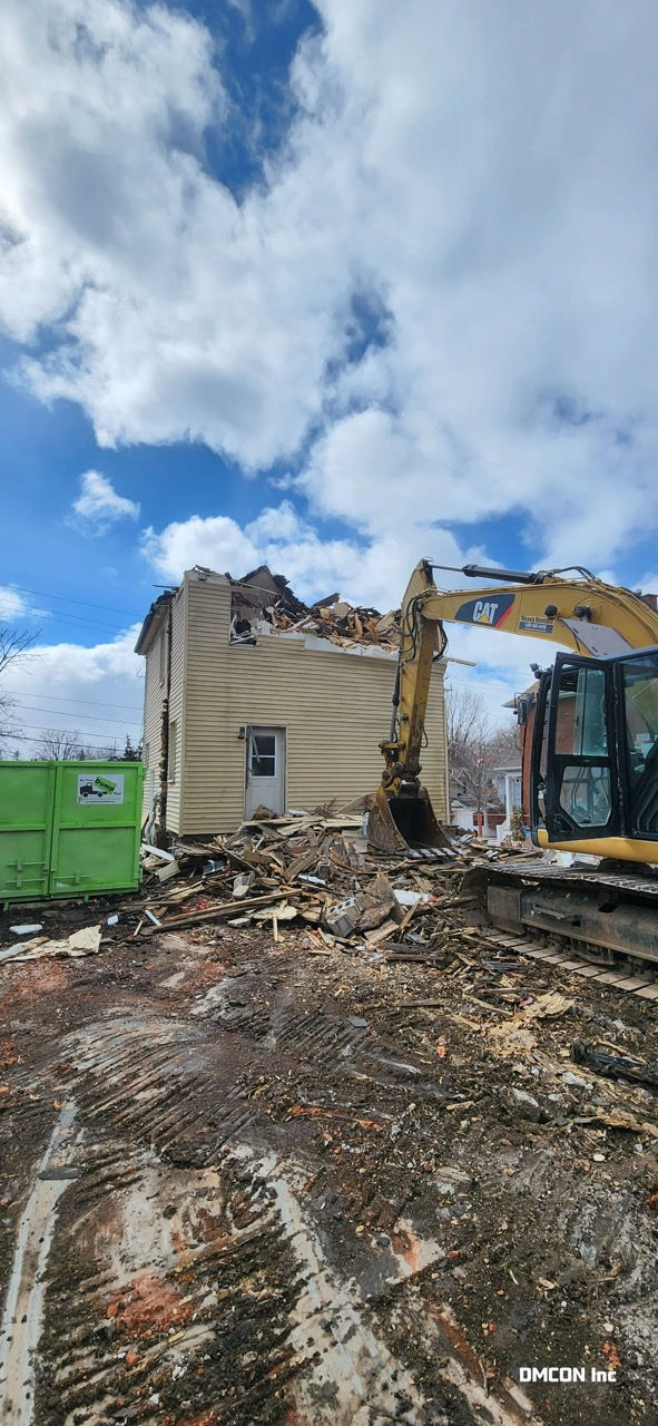 DMCON Inc. performing safe residential house demolition in Southwestern Ontario.